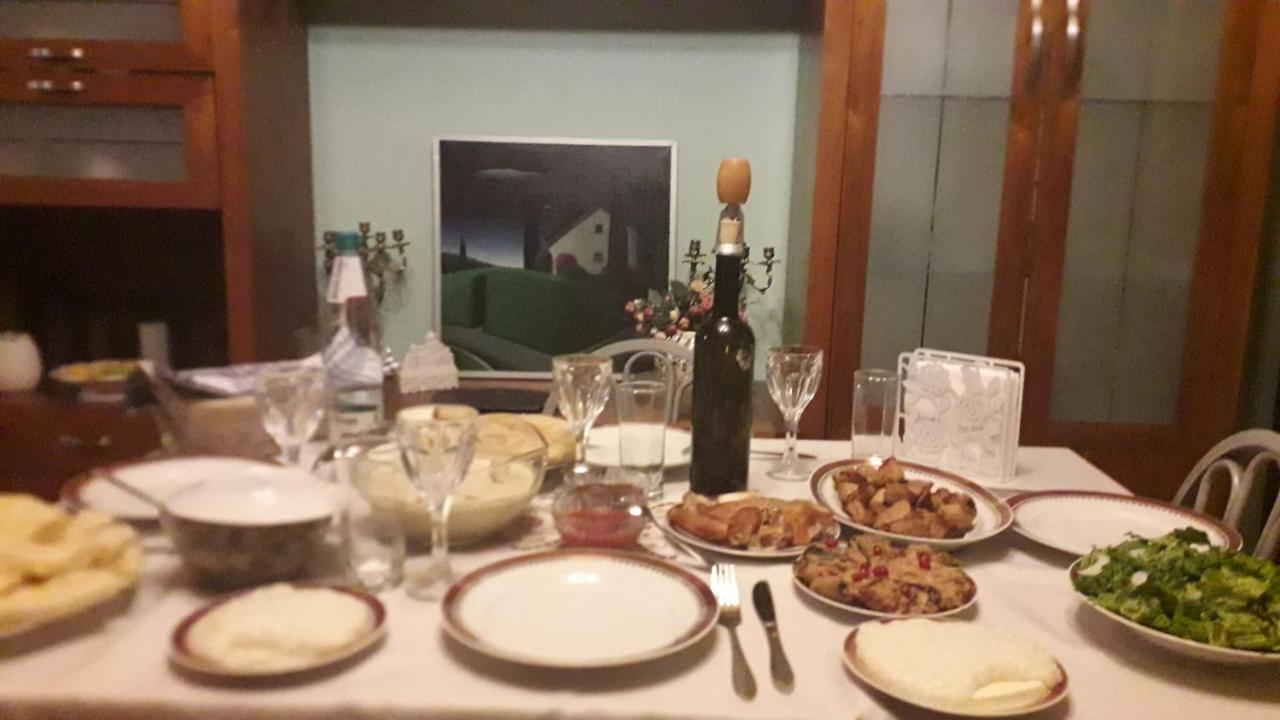 Kutaisi Center Guesthouse Kültér fotó