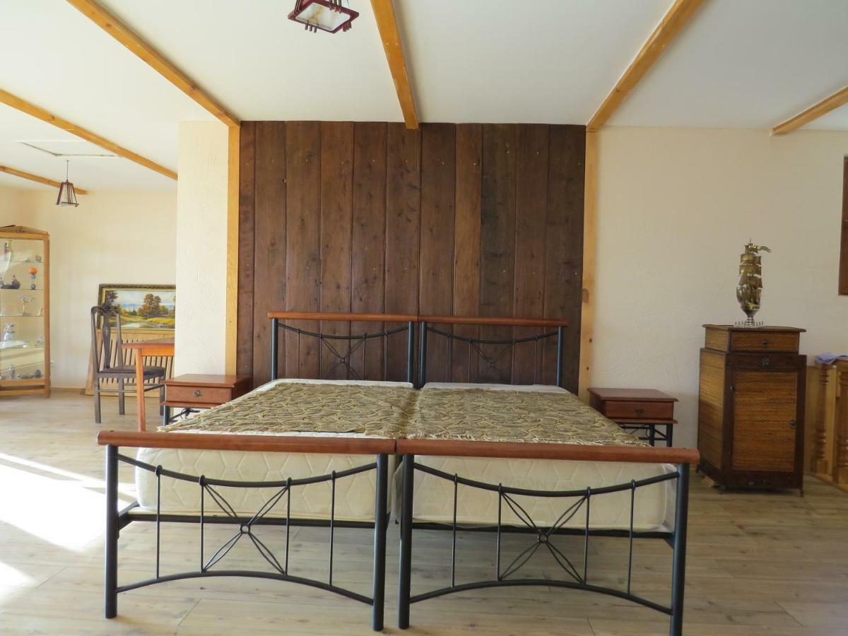 Kutaisi Center Guesthouse Kültér fotó